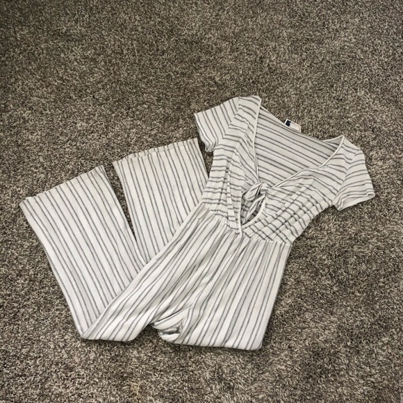 BNWT jumpsuit with tie cutout - Picture 1 of 2